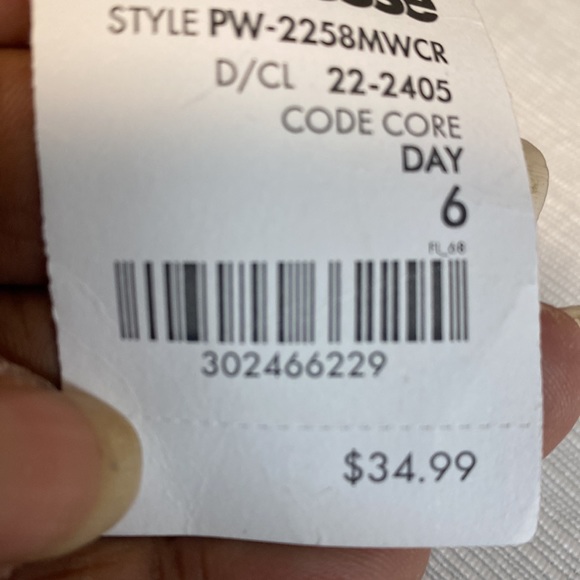 Refuge Boyfriend Distressed Jeans NWT - Picture 16 of 16